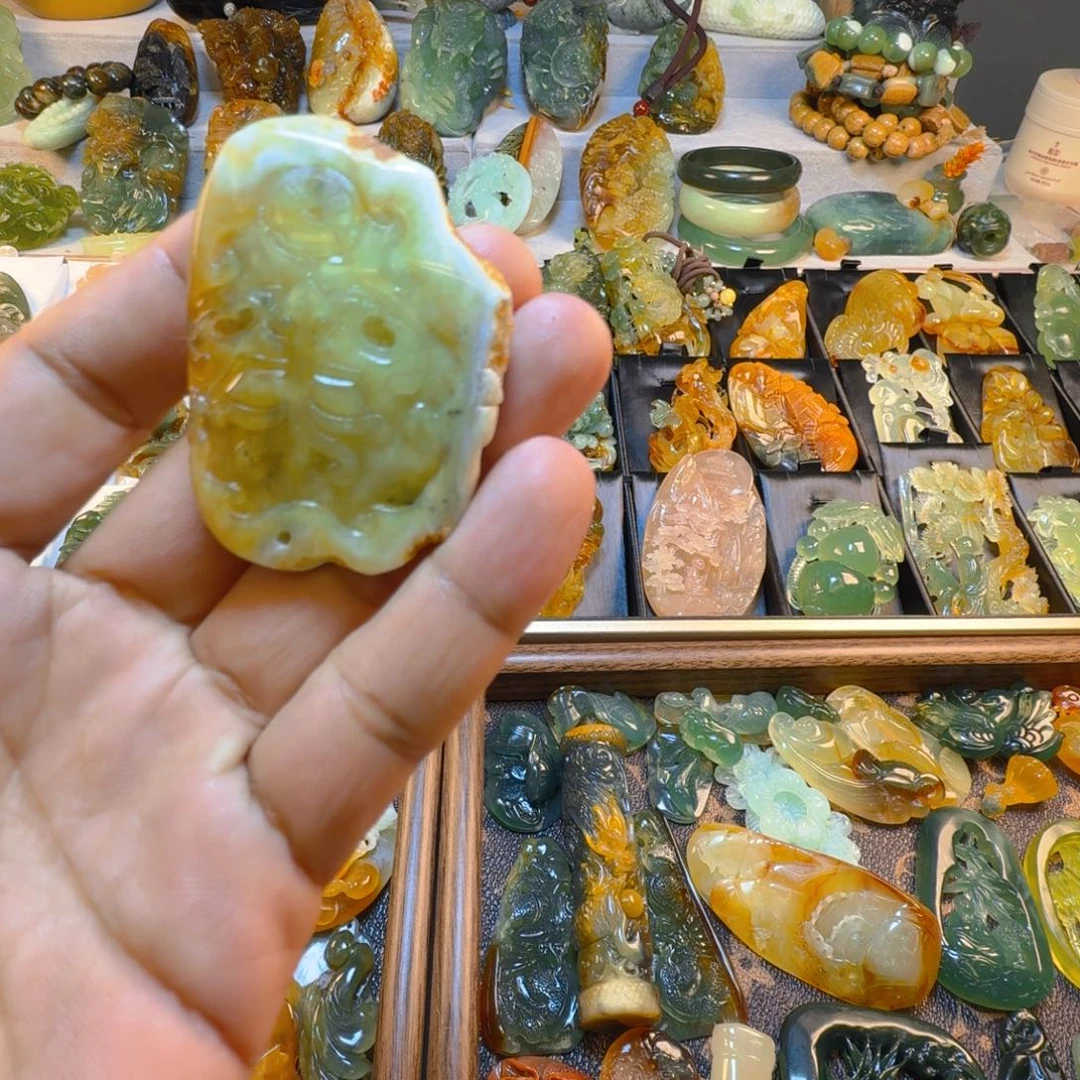 蛇纹石玉未镶嵌颈饰