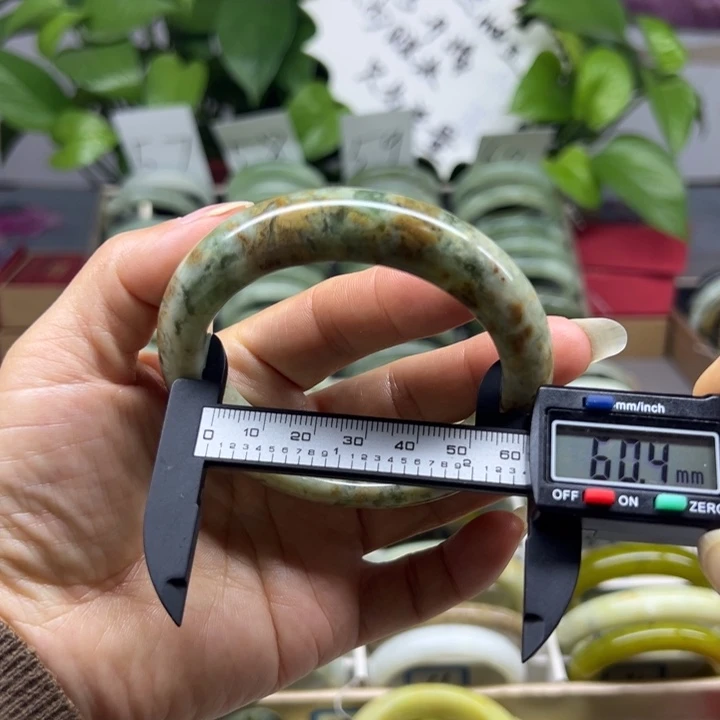 蛇纹石玉未镶嵌手镯74