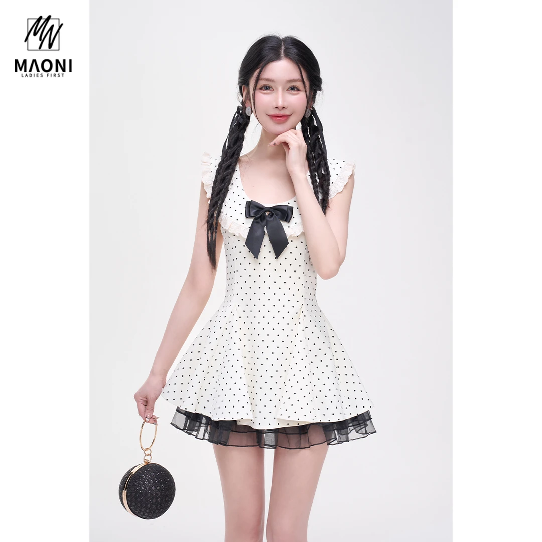 毛妮Peshe【波点公主裙】拼接修身花边翻领连衣裙配蝴蝶别针L1558