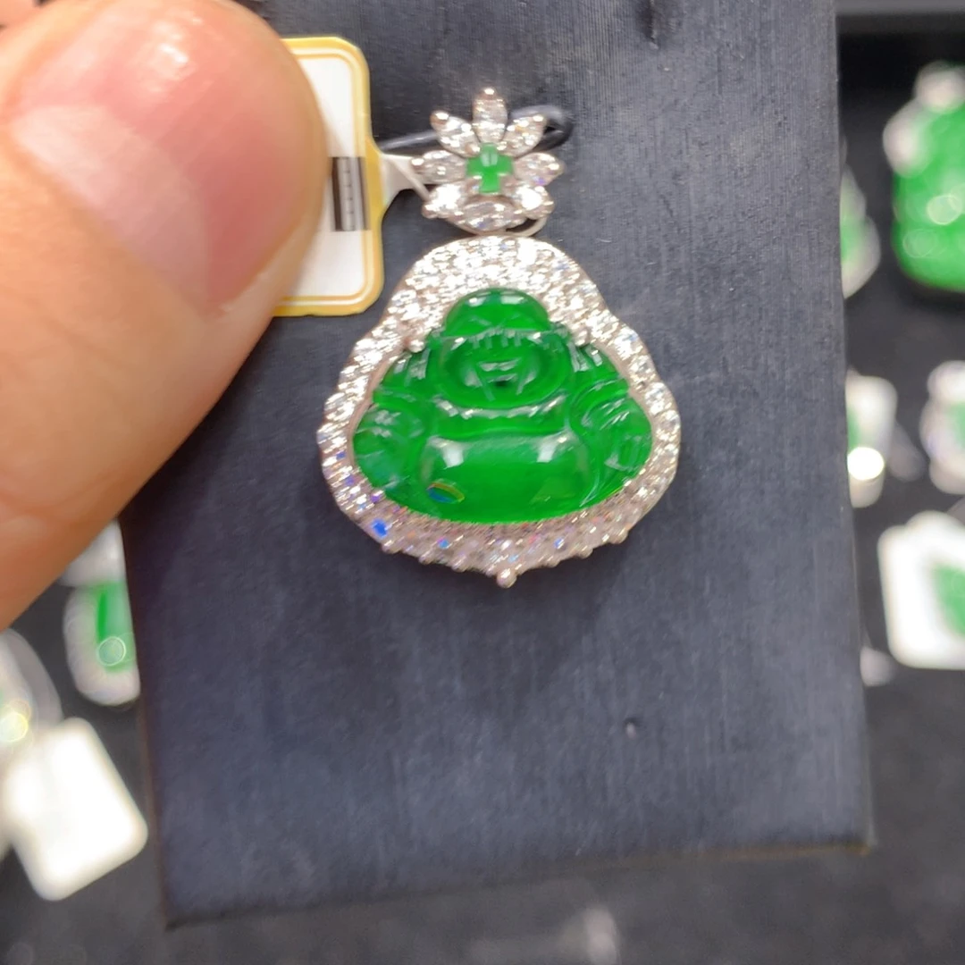 翡翠未镶嵌颈饰一季