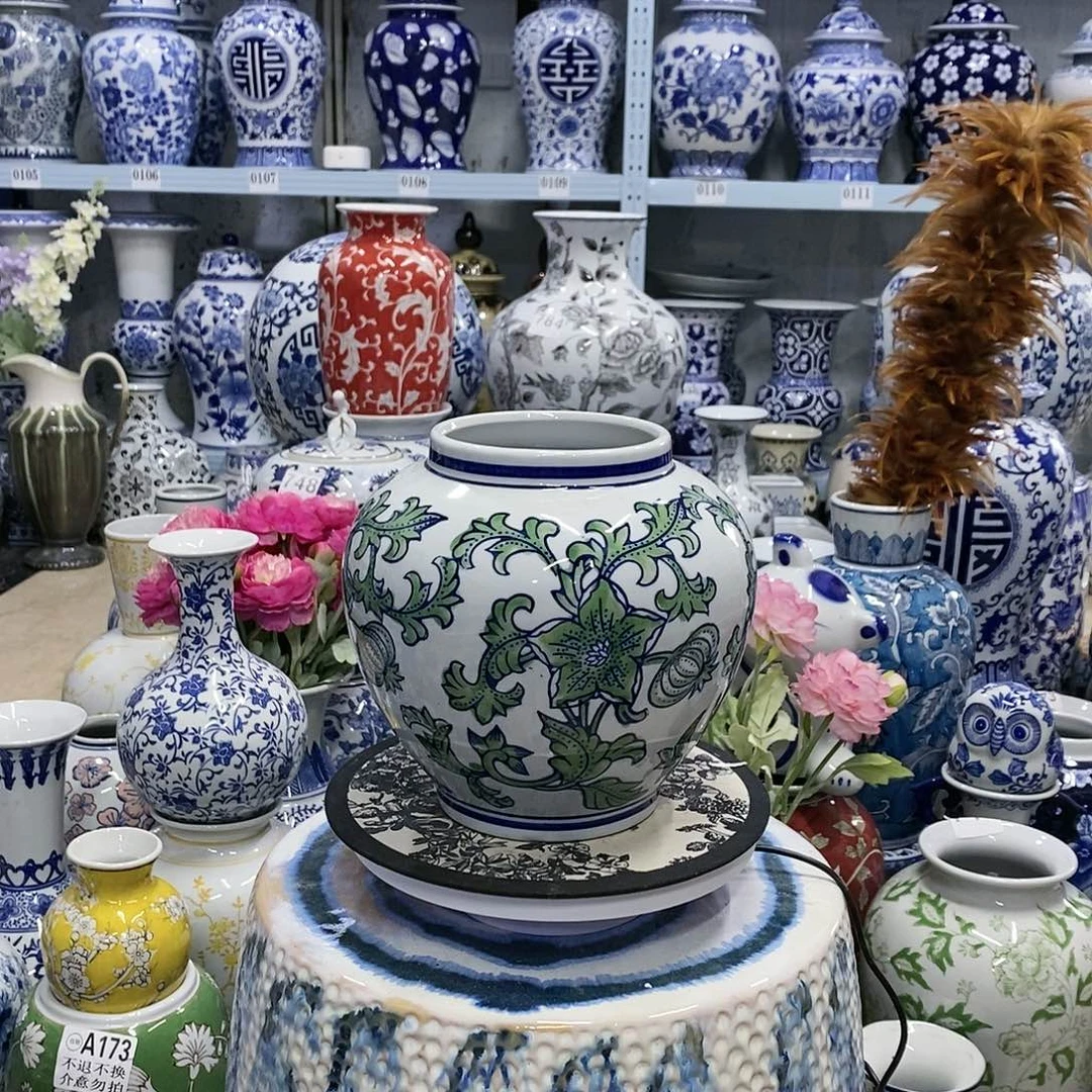 【闪购商品】摆件缠枝莲花瓶瓷器…………………………