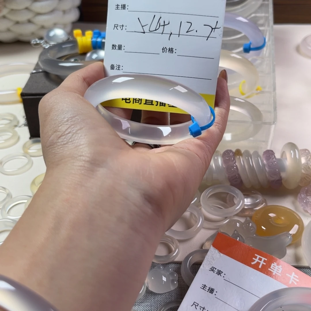 手镯玛瑙/玉髓未镶嵌Y****o