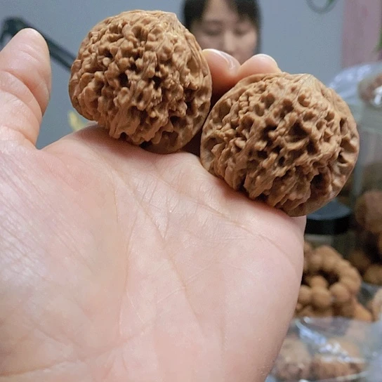 【闪购商品】把件文玩核桃44红皮满天星凹底