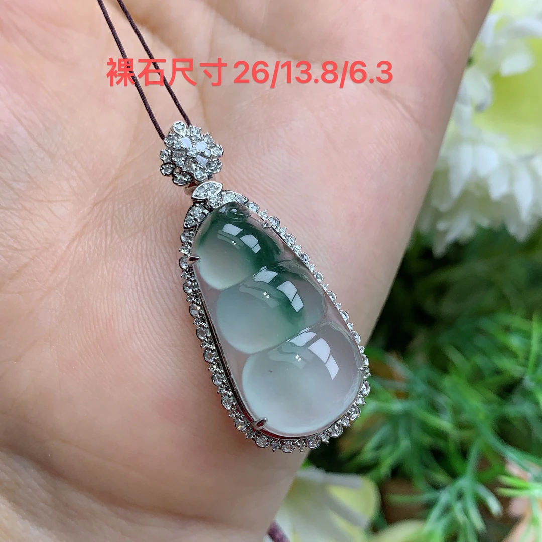 缅甸天然翡翠A货18k高冰起光飘花福豆吊坠奋尺寸38.9/17/10.6mm