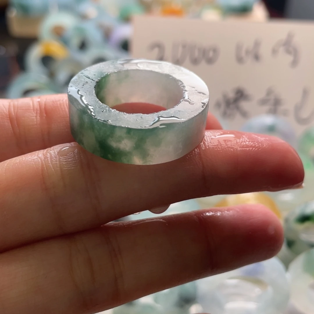 定制翡翠未镶嵌偏**主戒指