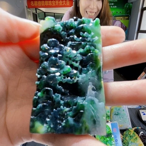 翡翠未镶嵌颈饰一