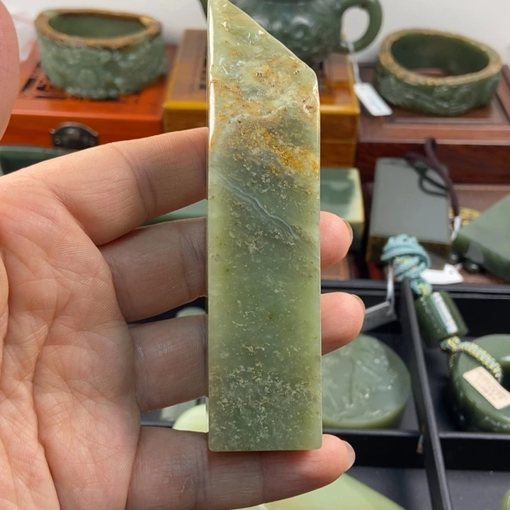 透闪石质玉未镶嵌把件第*季