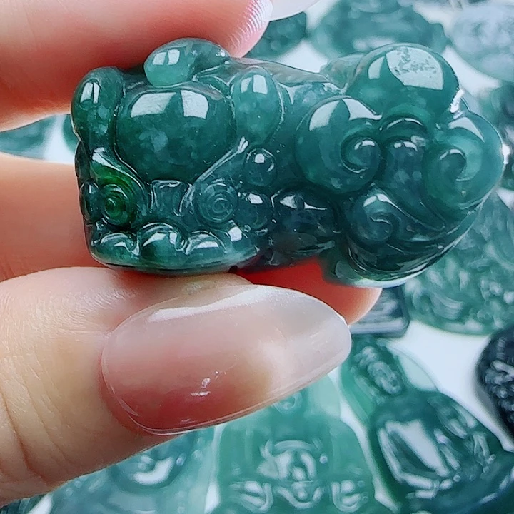翡翠未镶嵌颈饰多样性发货天然的A货翡翠