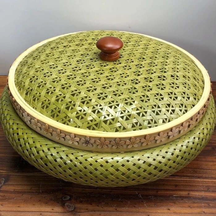 精编竹青镂空带盖糖果收纳盒30厘米