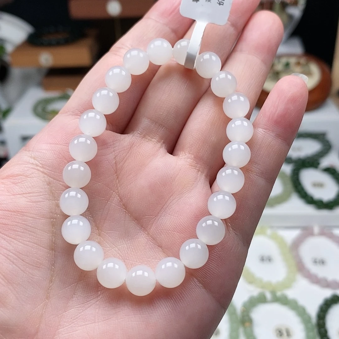 手串未镶嵌和田玉九*蝶8mm