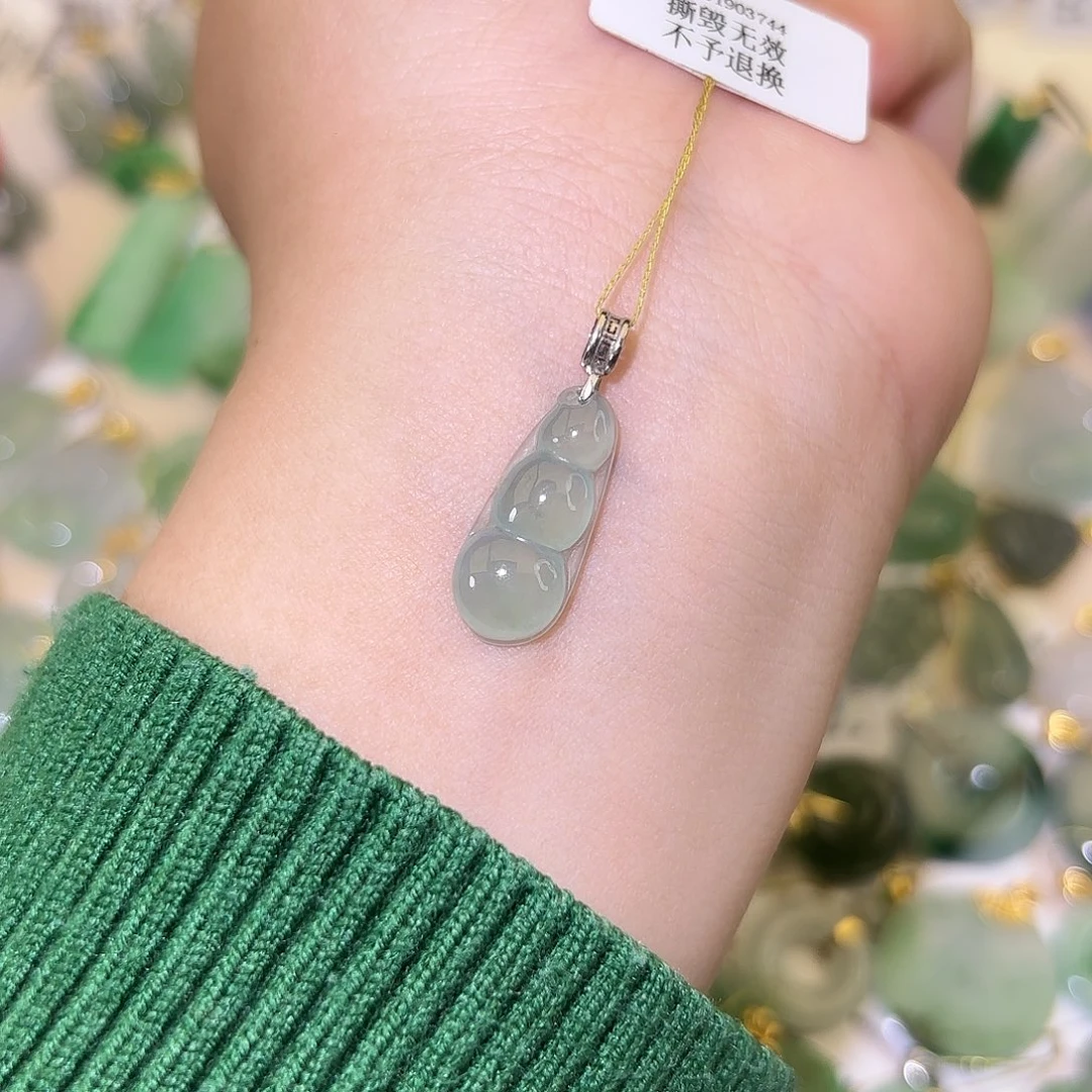 翡翠18K金镶嵌颈饰豆子