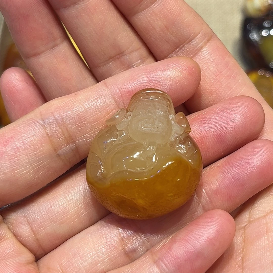 未镶嵌颈饰琥珀弥勒