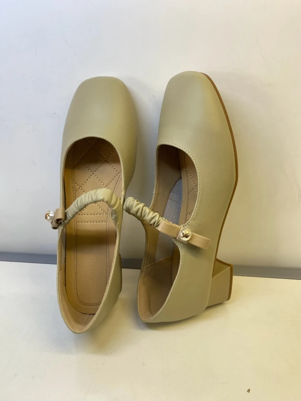 粗跟一字式扣带玛丽珍鞋纯色单鞋奶奶鞋复古百搭皮鞋时尚春季