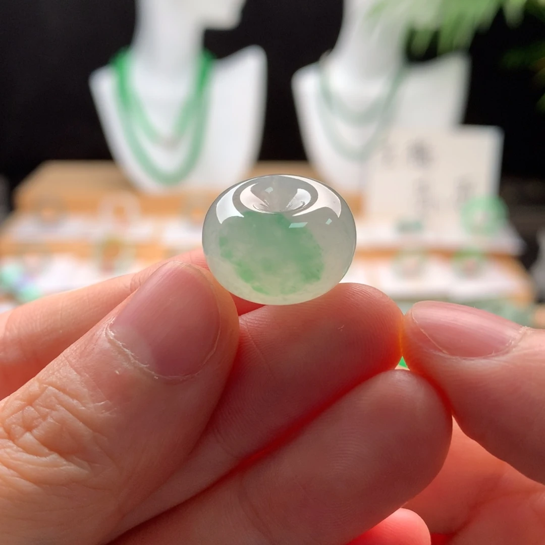 翡翠未镶嵌颈饰天然缅甸A货翡翠