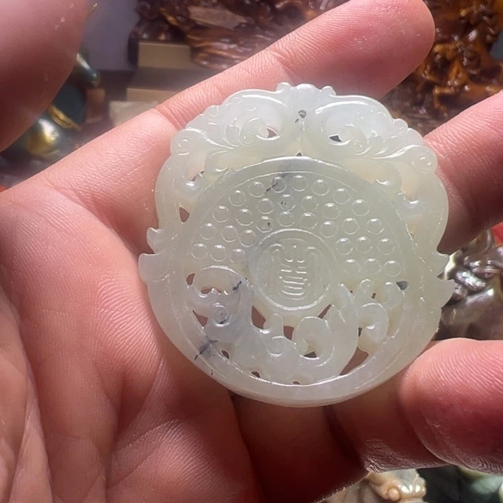 透闪石质玉未镶嵌颈饰