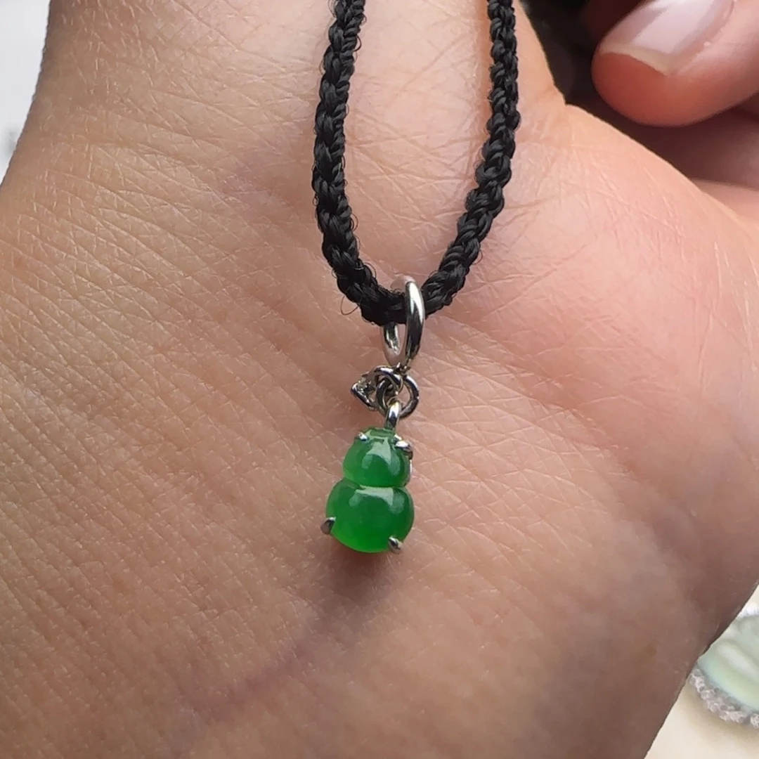 翡翠18K金镶嵌颈饰辣色葫芦提溜