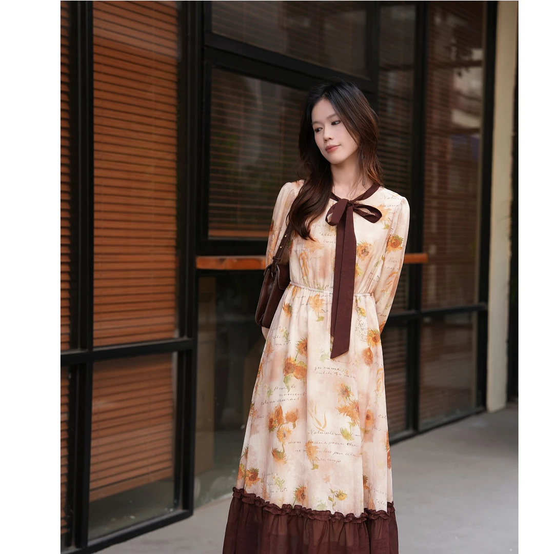 两三事【炽热时光】2025冬季新款梵高文艺向日葵印花绑带a字连衣裙