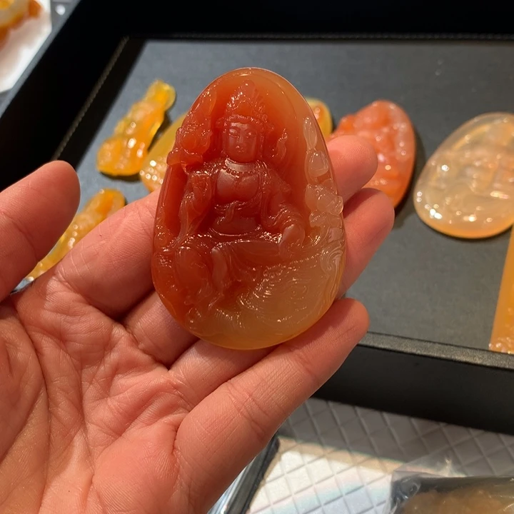 石英质玉（黄龙玉）未镶嵌颈饰