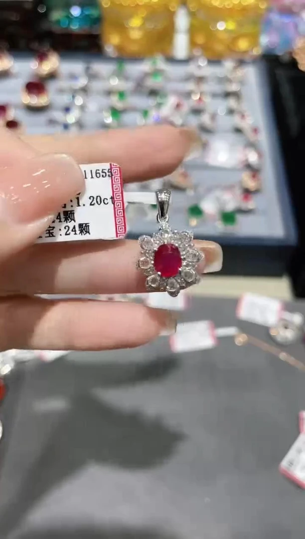 18K金镶嵌天然红宝石吊坠
