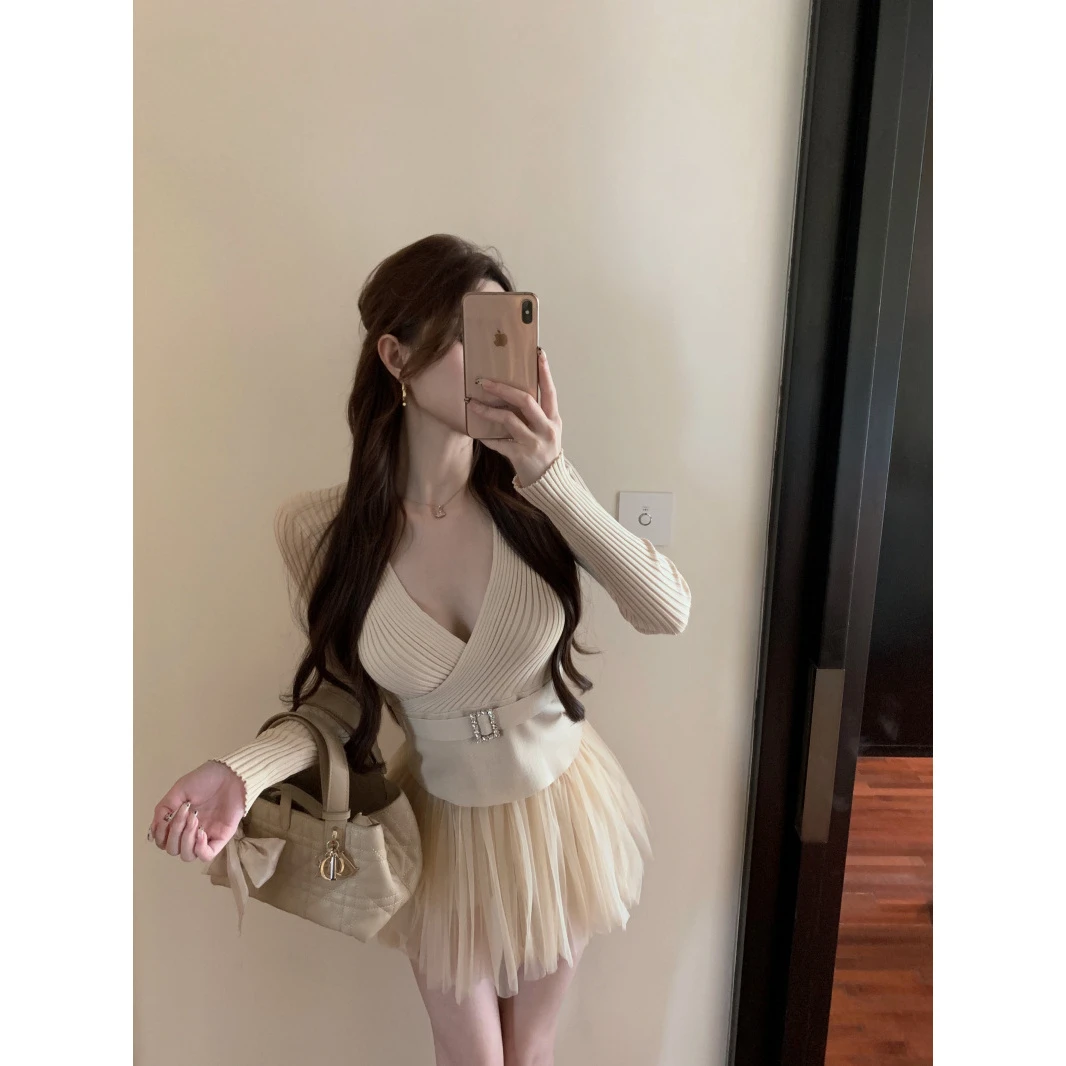 超火苏格小香设计感V领收腰显瘦 短款上衣女弹力针织衫