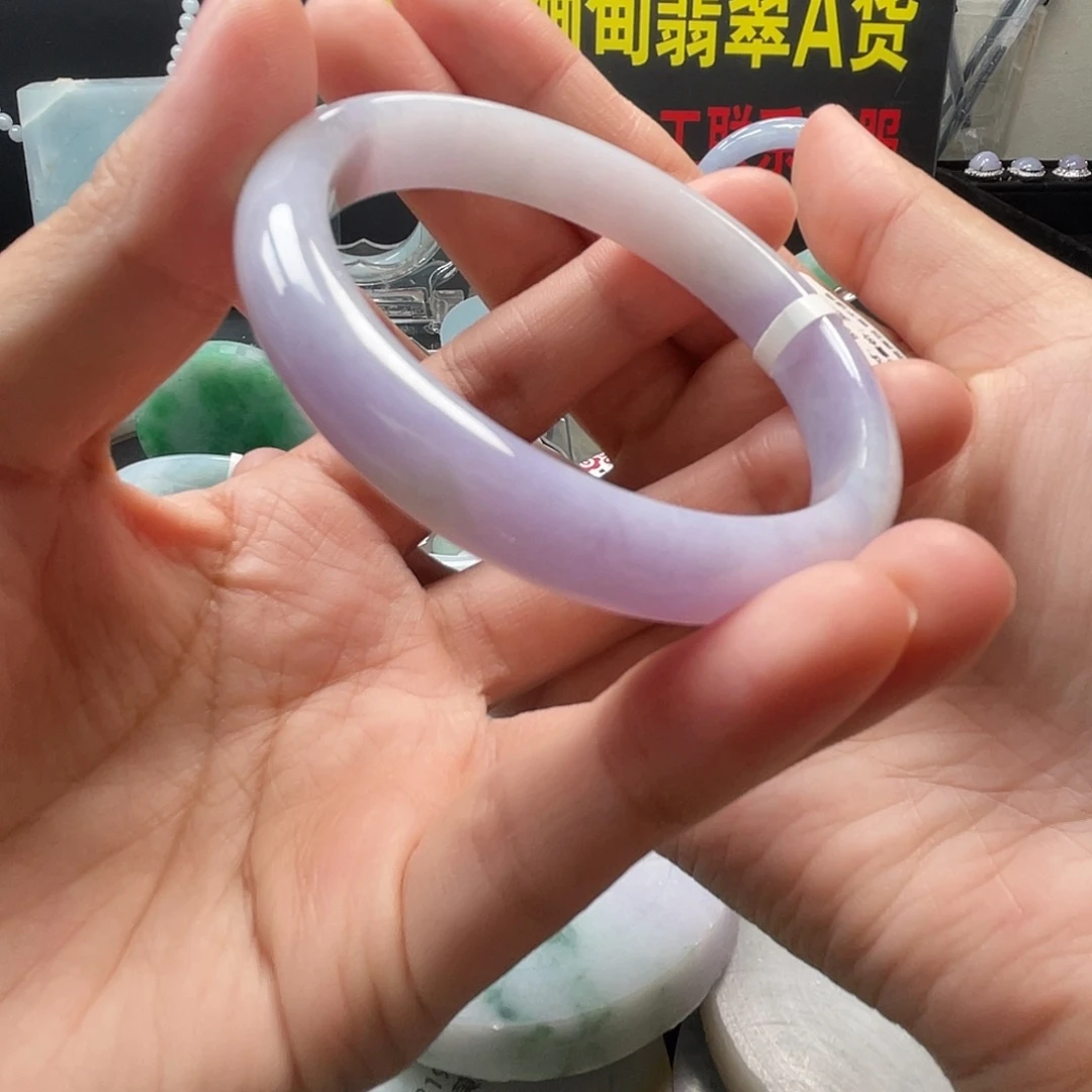 a***调翡翠未镶嵌颈饰翡翠