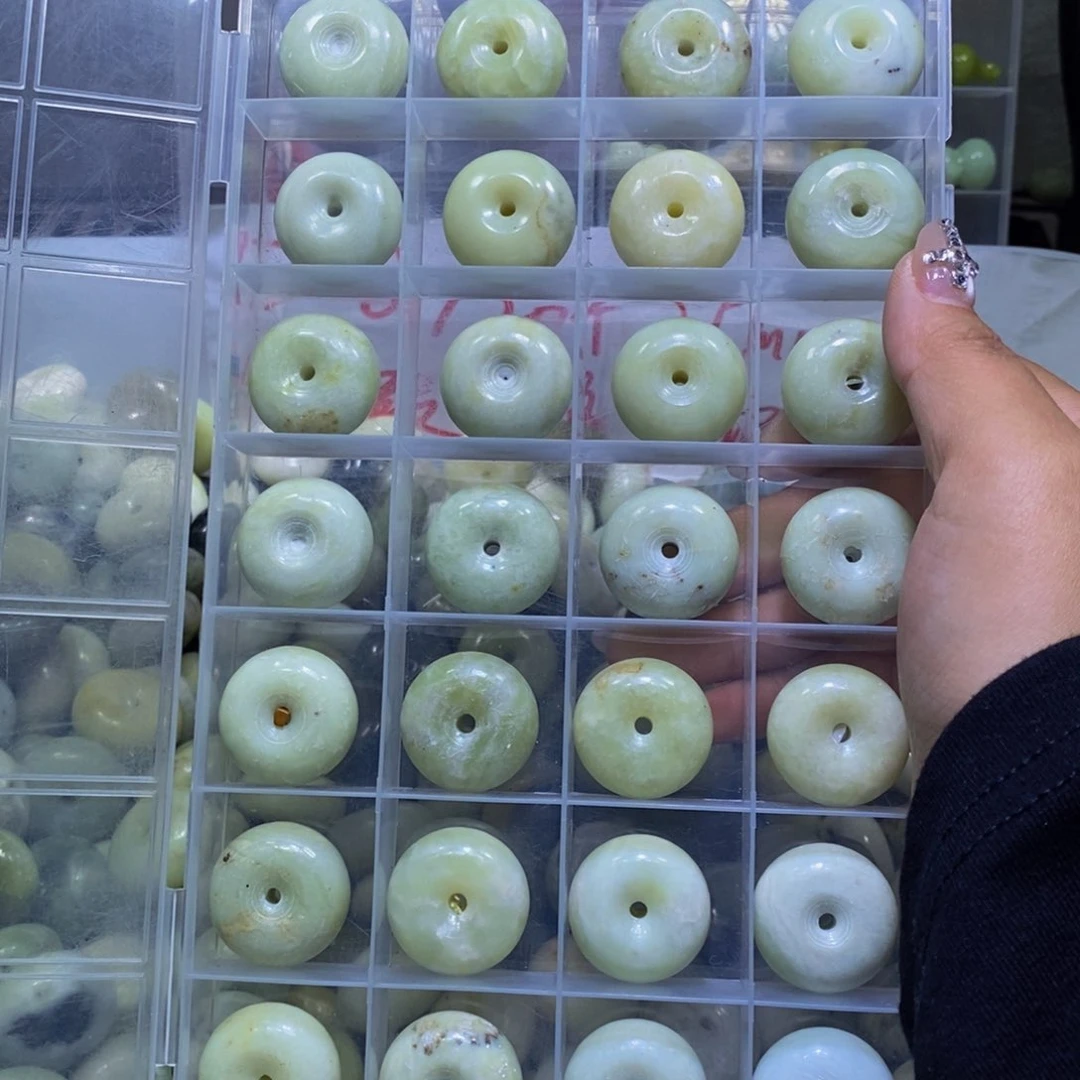 合金蛇纹石玉颈饰360