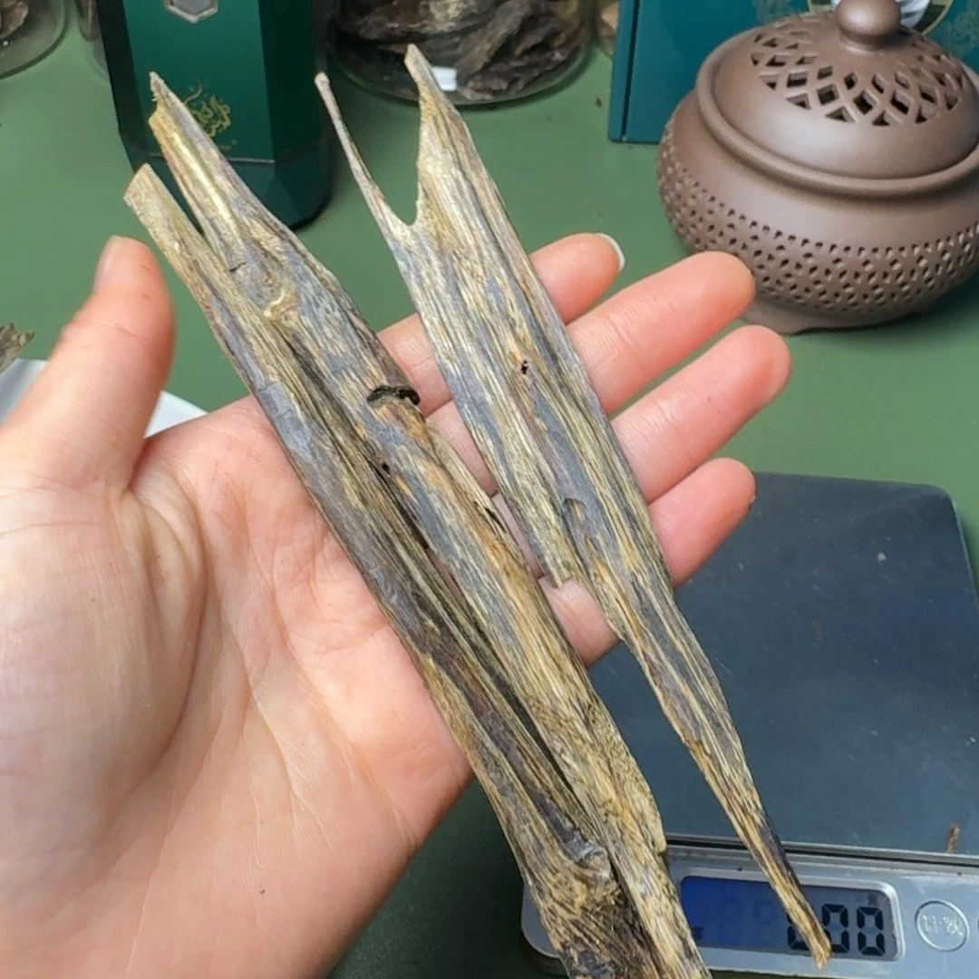 沉香手把件海南陆河虫漏块料22克