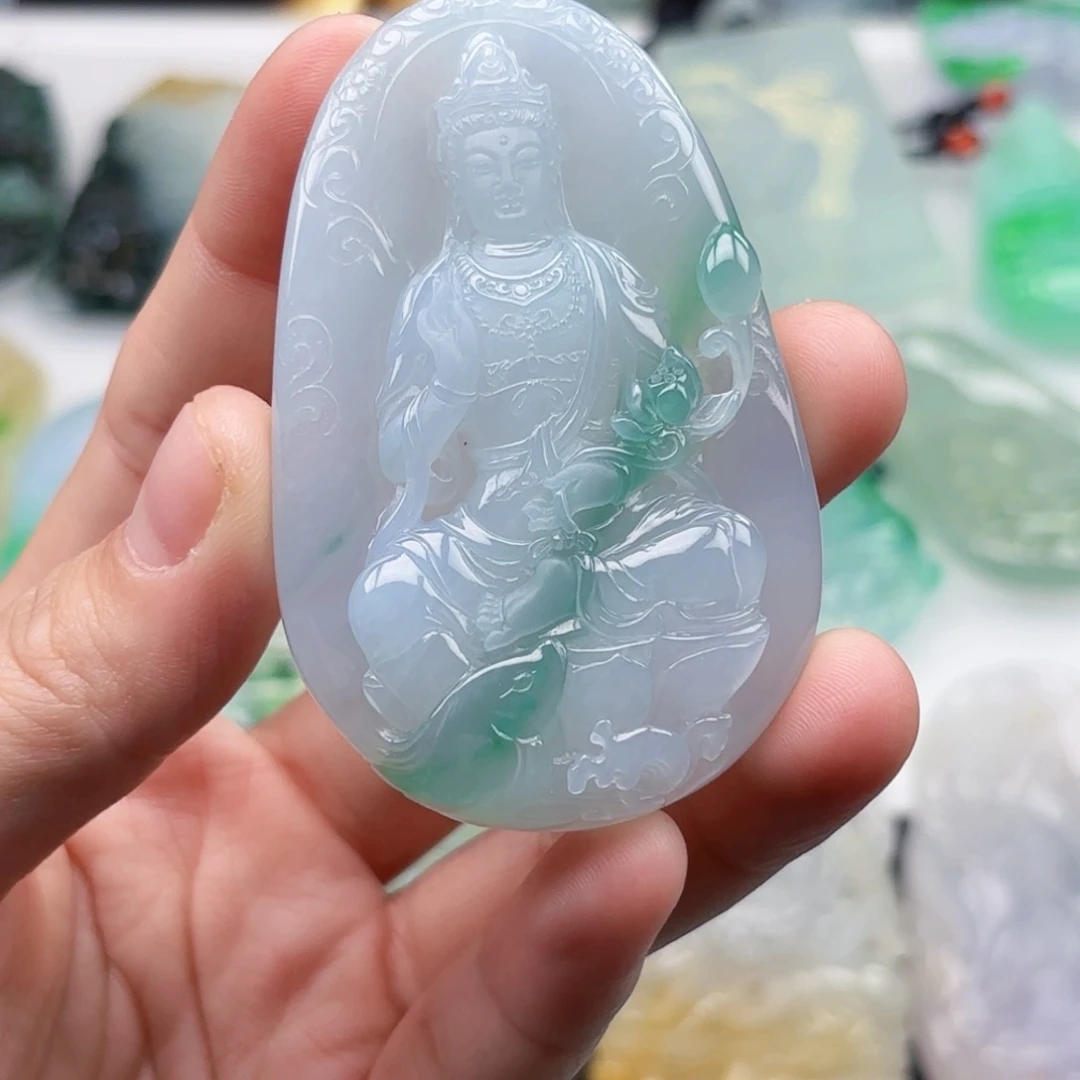 用***哥翡翠未镶嵌颈饰观音