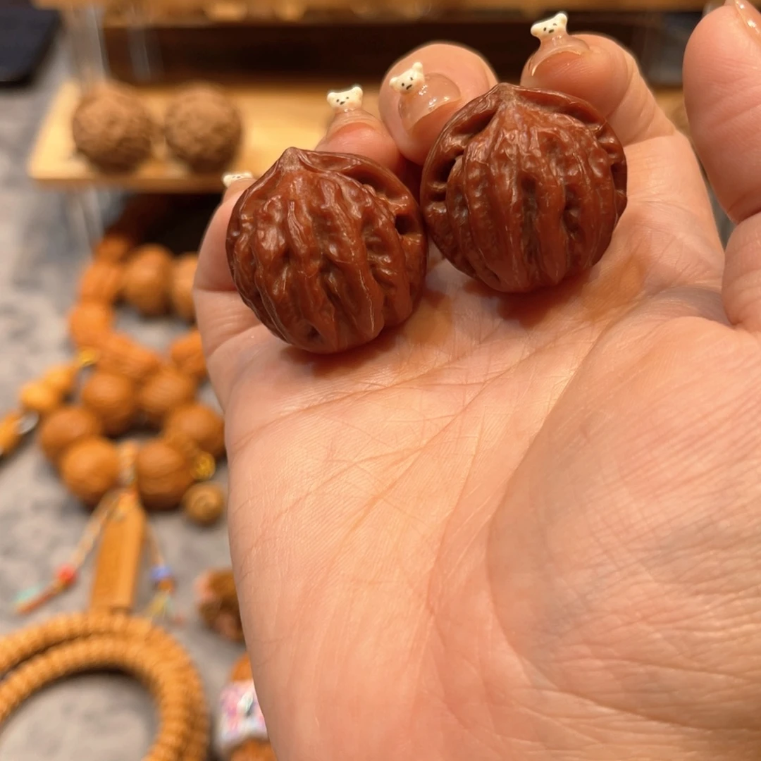 把件文玩核桃红皮西瓜纹