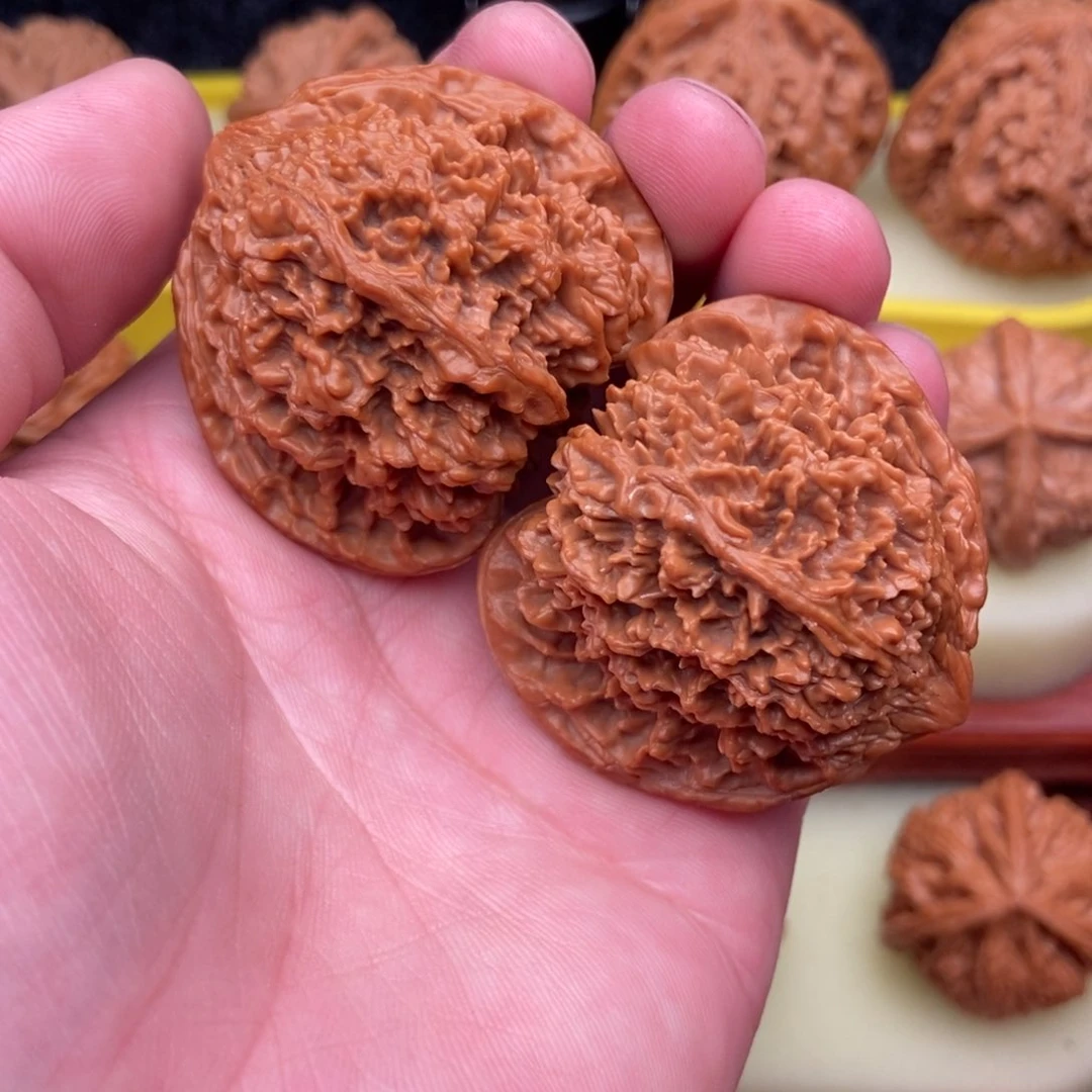 文玩核桃把件老树红皮星星46