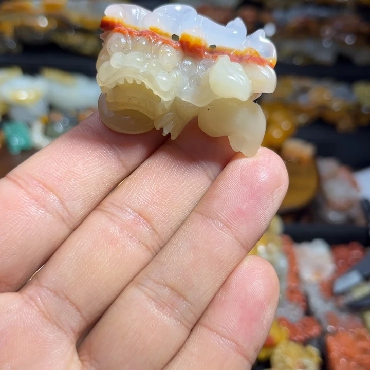 石英质玉（黄龙玉）未镶嵌颈饰