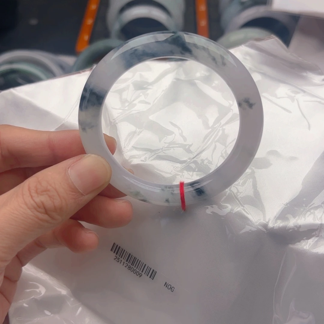 翡翠未镶嵌手镯556. 124