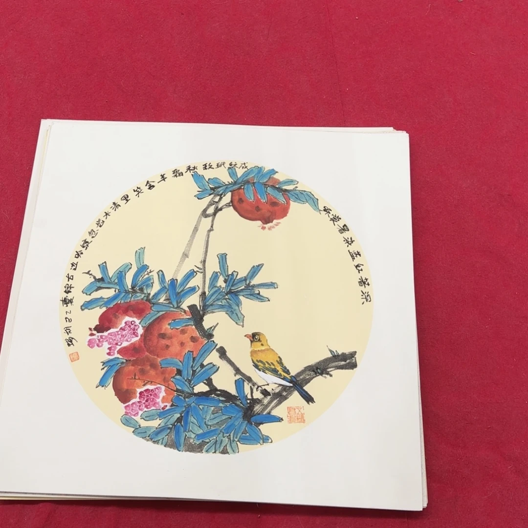 国画花鸟等图案为一体而成