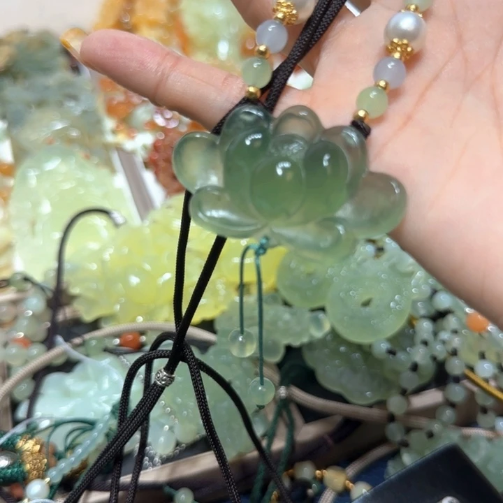 未镶嵌蛇纹石玉吊坠小****