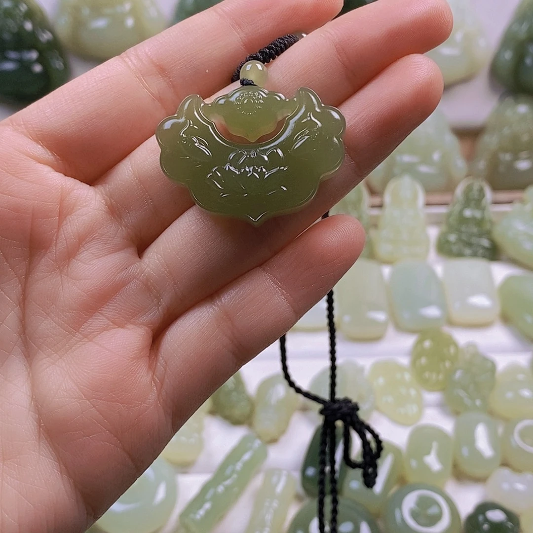 ****鑫和田玉未镶嵌颈饰