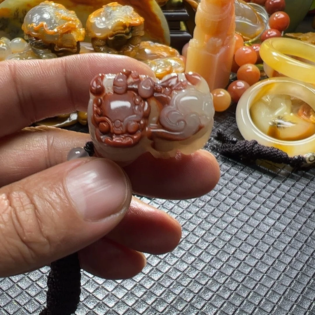 石英质玉未镶嵌颈饰