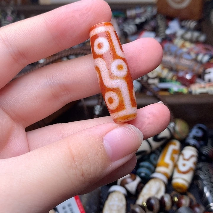 未镶嵌发一个玛瑙/玉髓