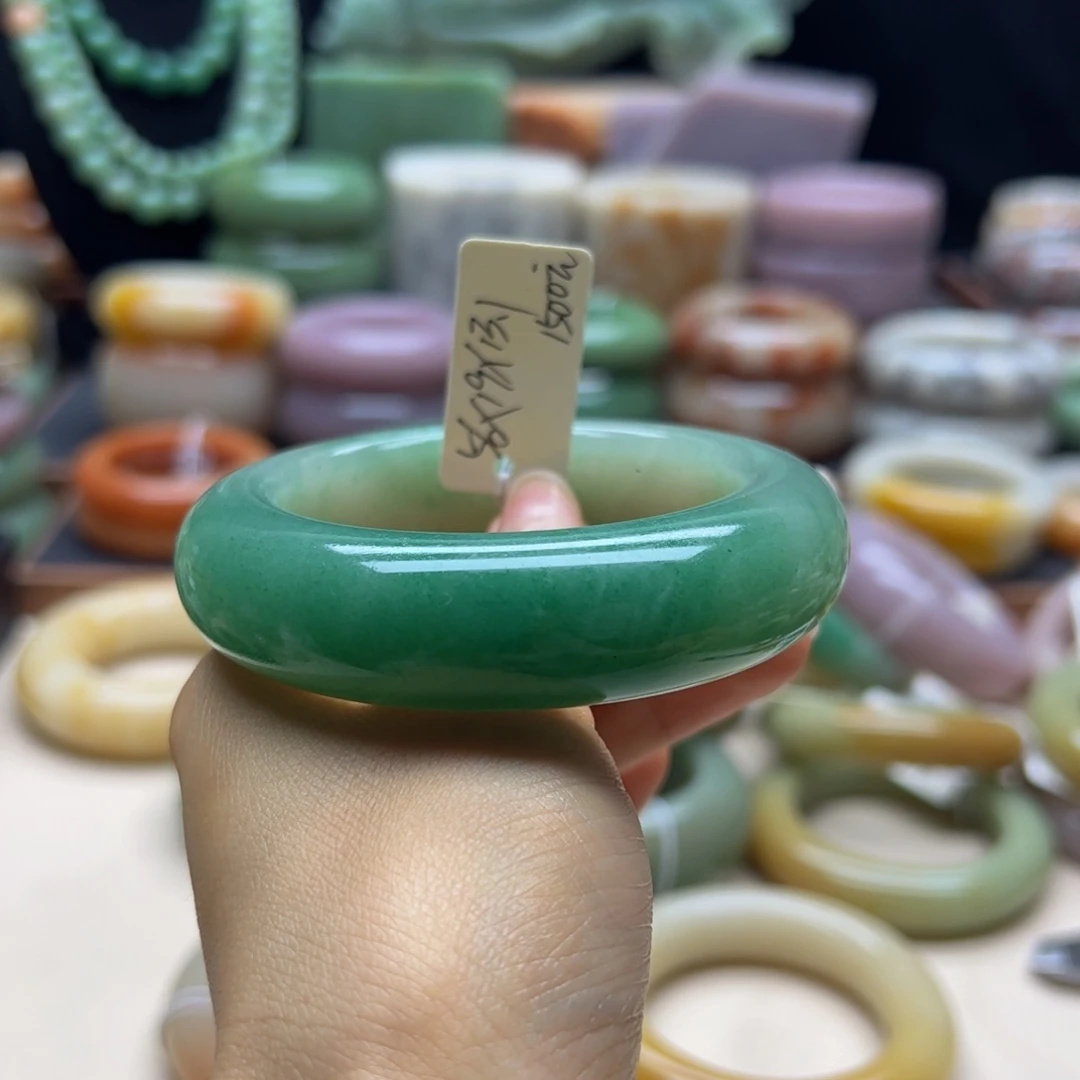 好***生未镶嵌手镯石英岩玉
