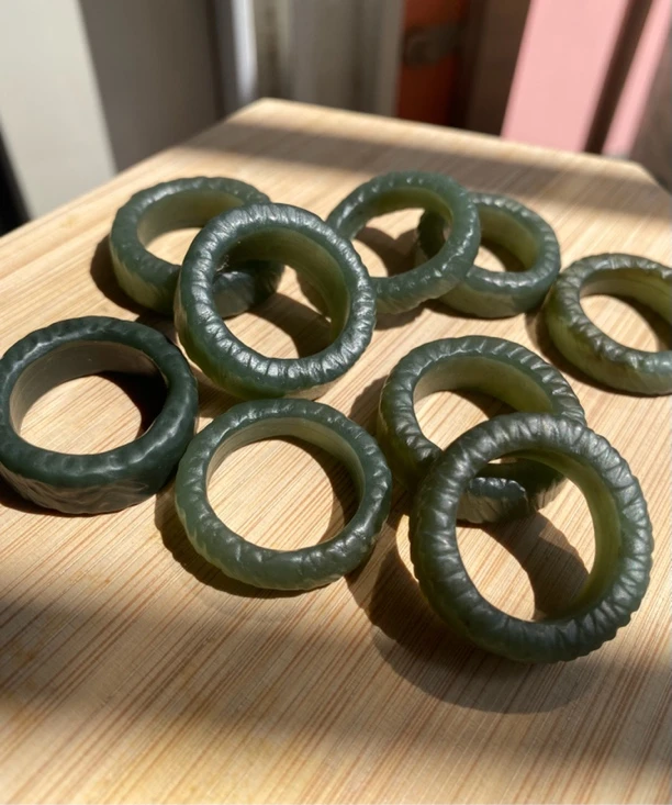 天然和田玉且末料绞丝环，可做戒指和跑环