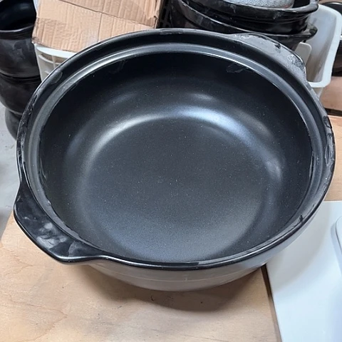 微瑕，明火，口径30厘米，高度10变形底部粗陶