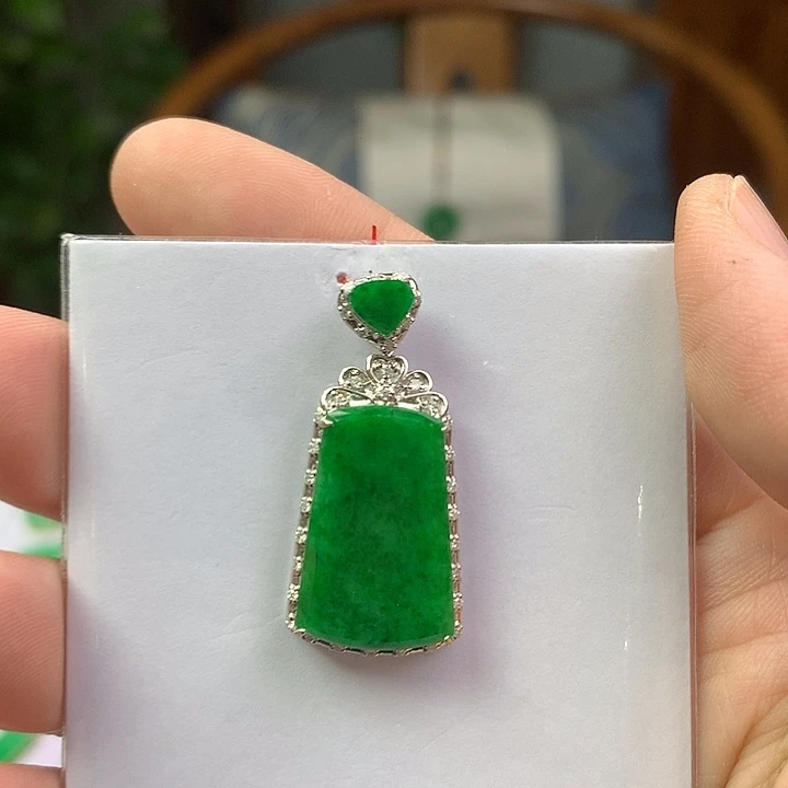 翡翠18K金镶嵌颈饰翡翠首饰