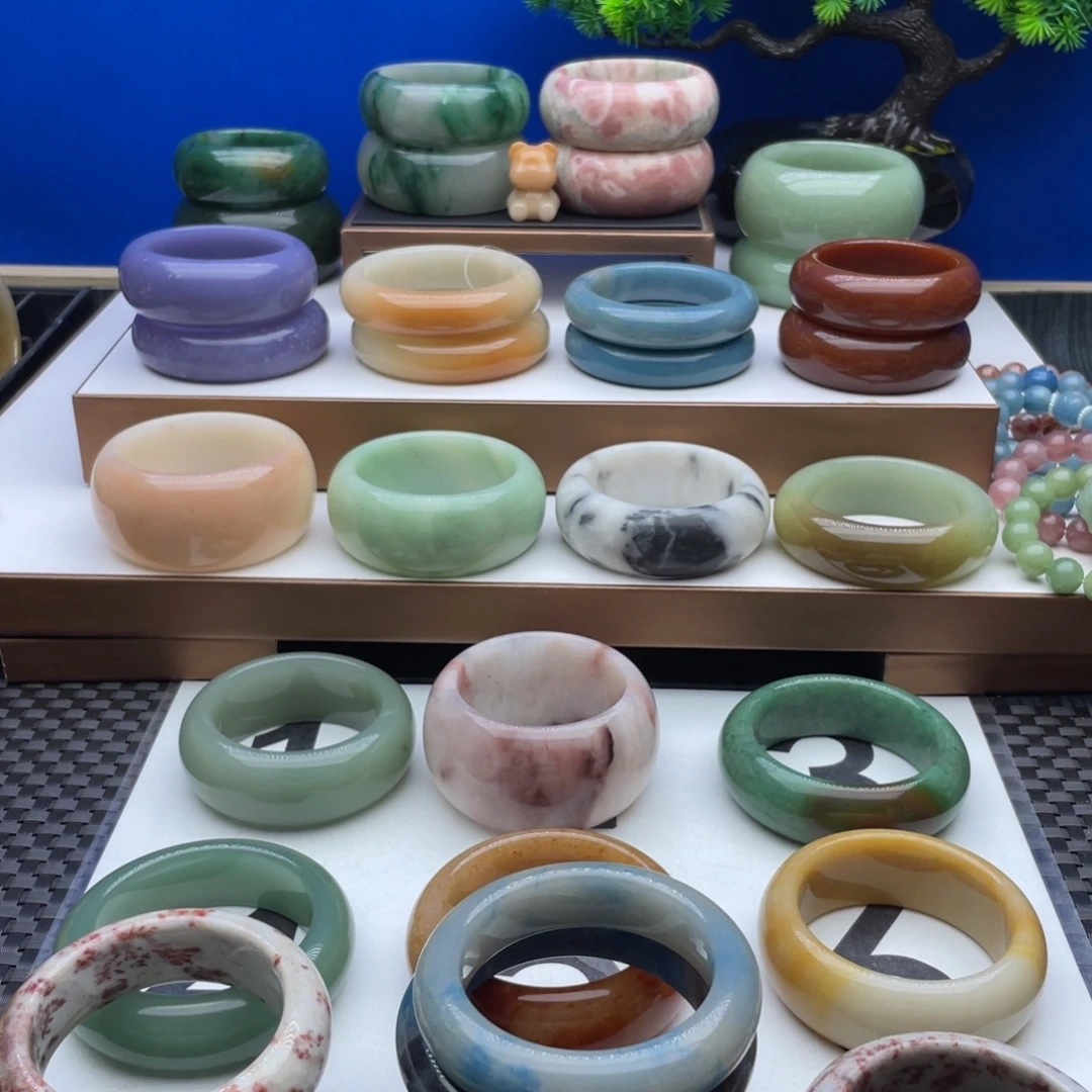 程***石英质玉未镶嵌手镯