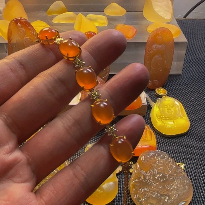 浅***沫石英质玉吊坠未镶嵌