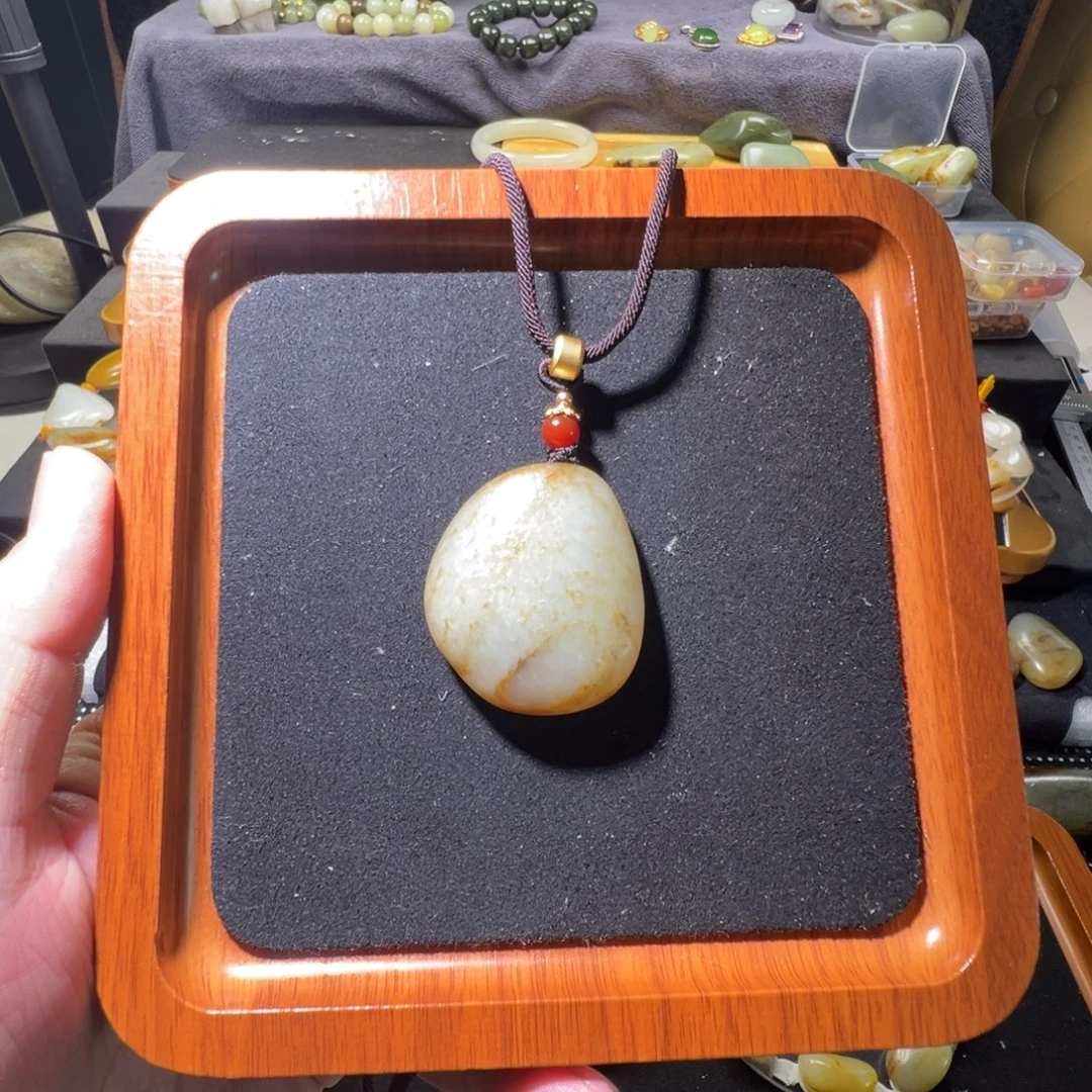 和田玉未镶嵌吊坠(赠链)