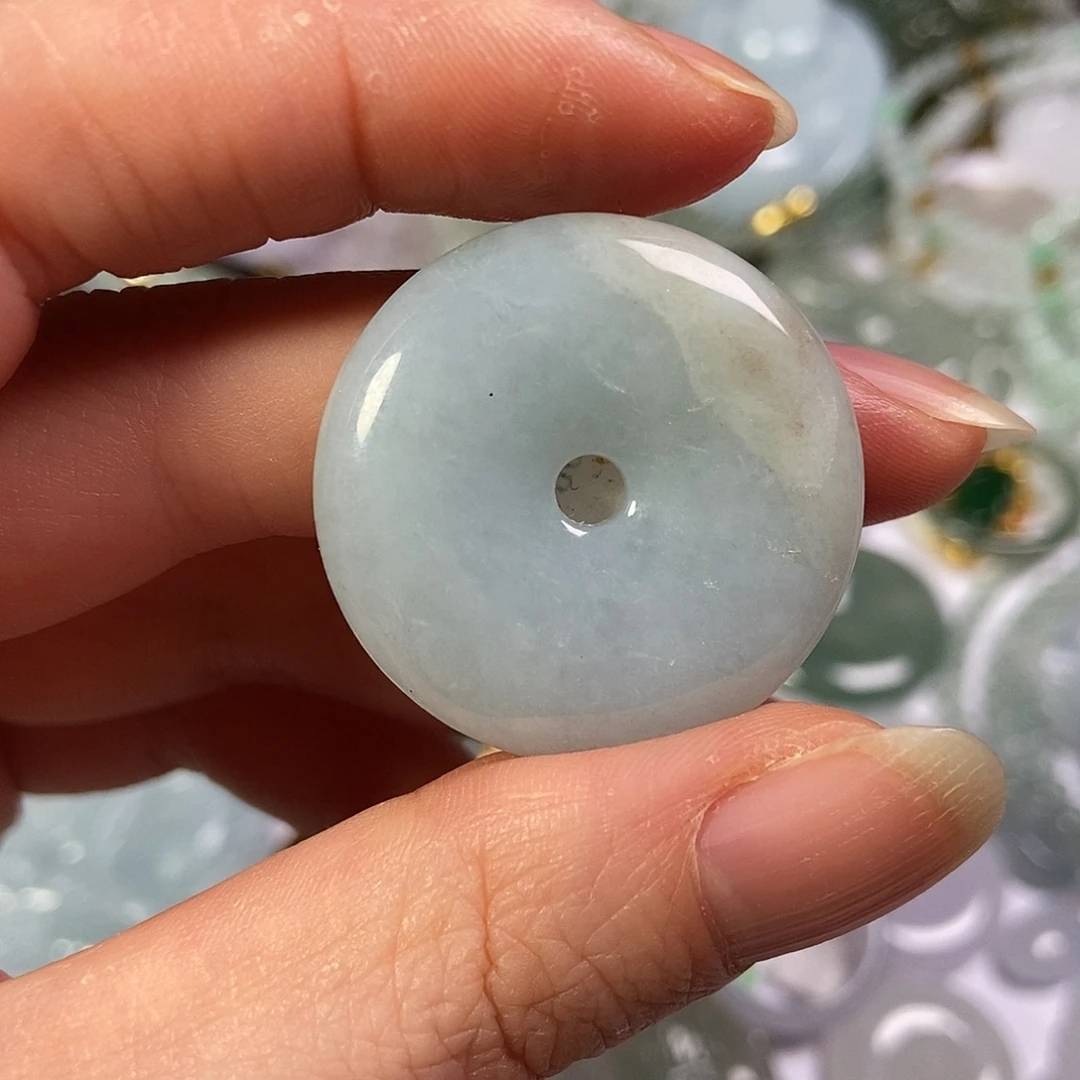 翡翠未镶嵌颈饰平安扣