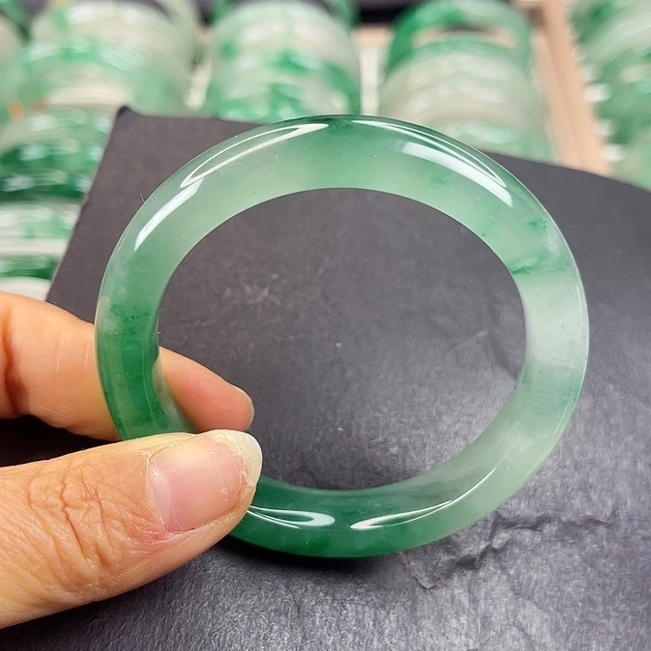 未镶嵌手镯石英质玉