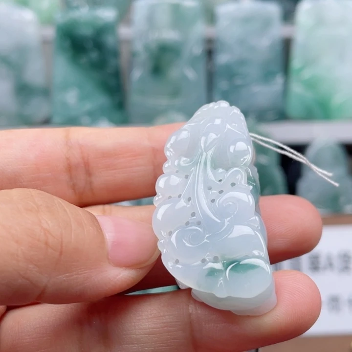 颈饰未镶嵌翡翠貔貅