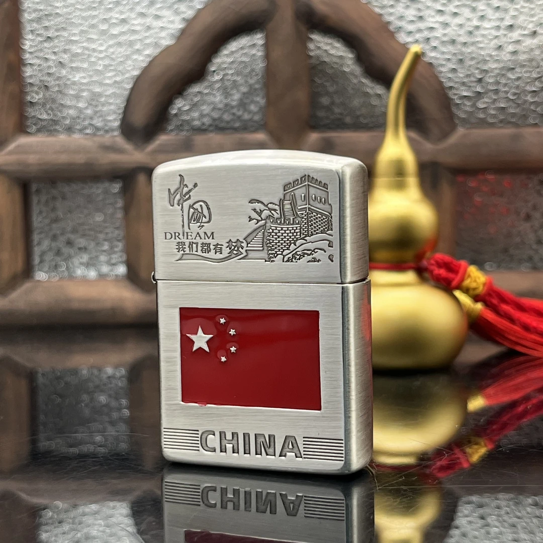 ZIPPO/之宝打火机 国旗盔甲古银拉丝蚀刻填红【小飞甄选】DYJ1