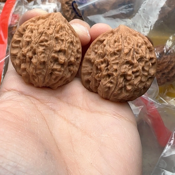 文玩核桃吊坠L***木望瓶梅