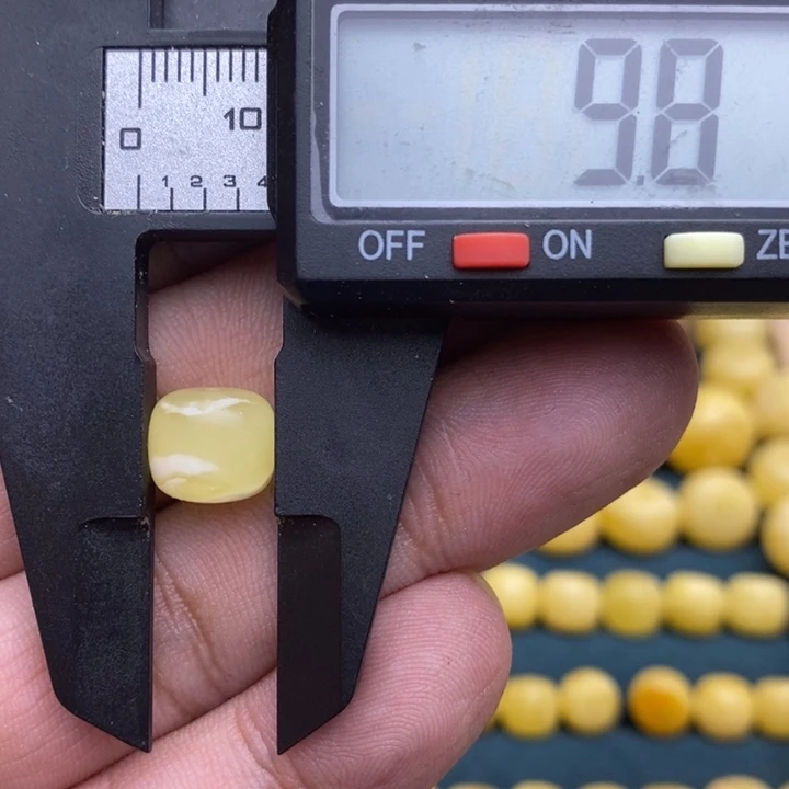 琥珀未镶嵌裸石43号9.8*8.6